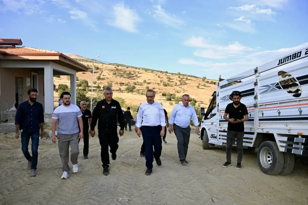 Vali-Yavuz-Doganyoldaki-Yatirimlari-Yerinde-Inceledi-202609231810-a4f84865-bebc-4c67-9b6e-cd283607c63b-1024x682