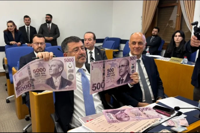 Ağbaba, “Türk Lirası hepimizin itibarıdır. Bu itibar yok oldu”